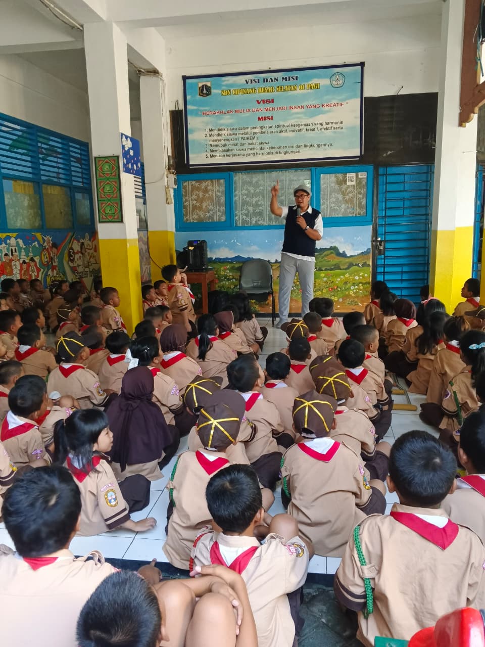 Wisata LiterAsyik Ke SDN Cipinang Besar Selatan 01